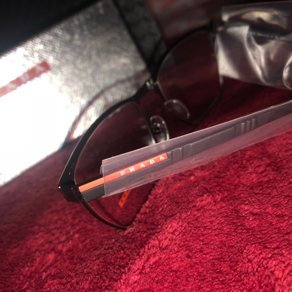 Prada Eyewear - Picture 4 of 8
